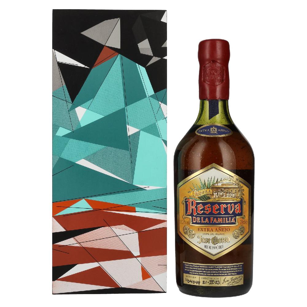 delicando José Cuervo Reserva de la Familia EXTRA AÑEJO 100% de Agave Tequila 2023 38% Vol. 0 7l in Holzkiste